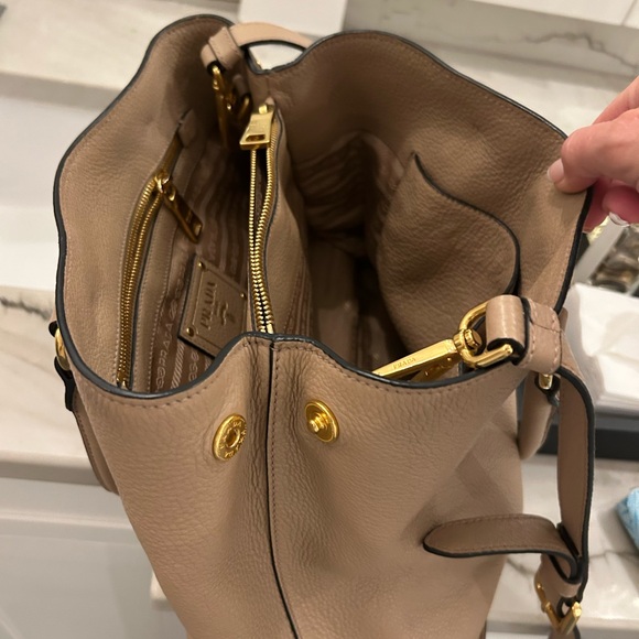 Prada pebble leather crossbody bag - Picture 6 of 7